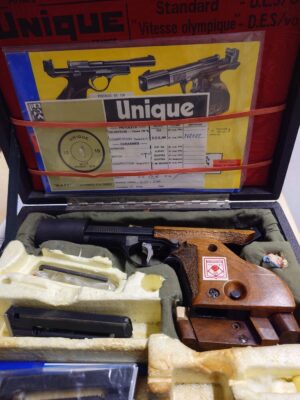 Unique D.E.S/ 69 .22lr pienoispistooli