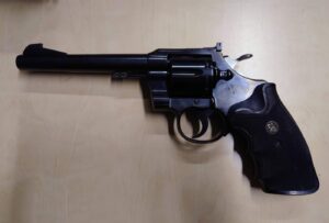 Colt Officers model match .22lr pienoisrevolveri