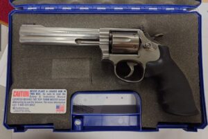 S&W 617-1 .22lr 6" pienoisrevolveri